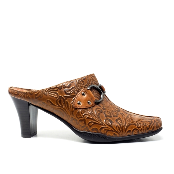Aerosoles Cinch Worm Embossed Leather Clogs - Picture 1 of 8